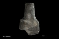 藏品(有肩石斧)的圖片